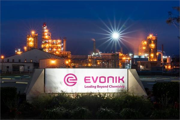 A production site of Evonik in North America at night