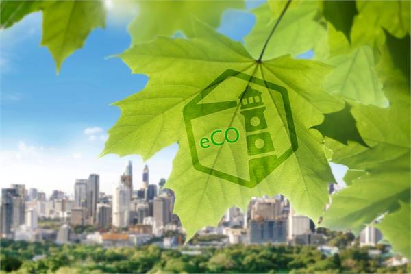 The eCO label of Evonik on a green leaf in front of a sustainable city