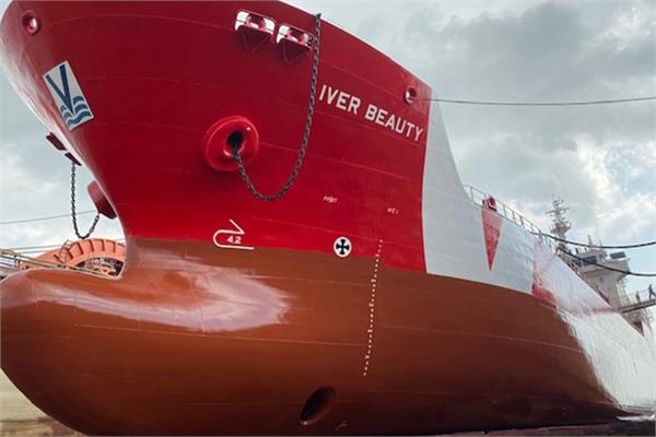 The hull of a vessel painted red with the Hempaguard coatings from Hempel