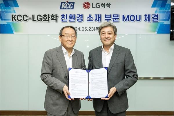 Executives from LG Chem and KCC with the signed collaboration agreement
